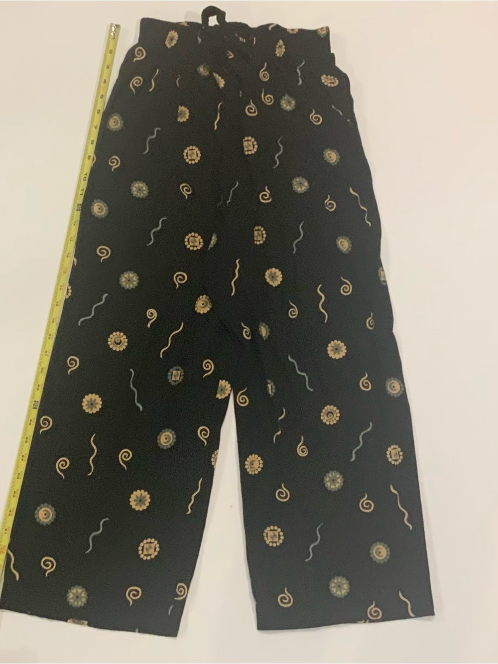 Women’s Black Spiral Patterned Casual Pants